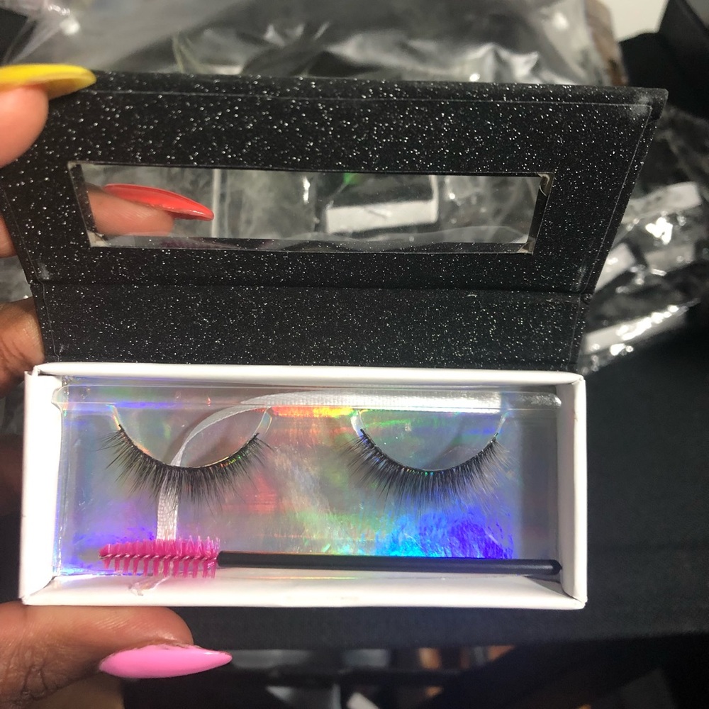 Lashes - Picture 3 of 3